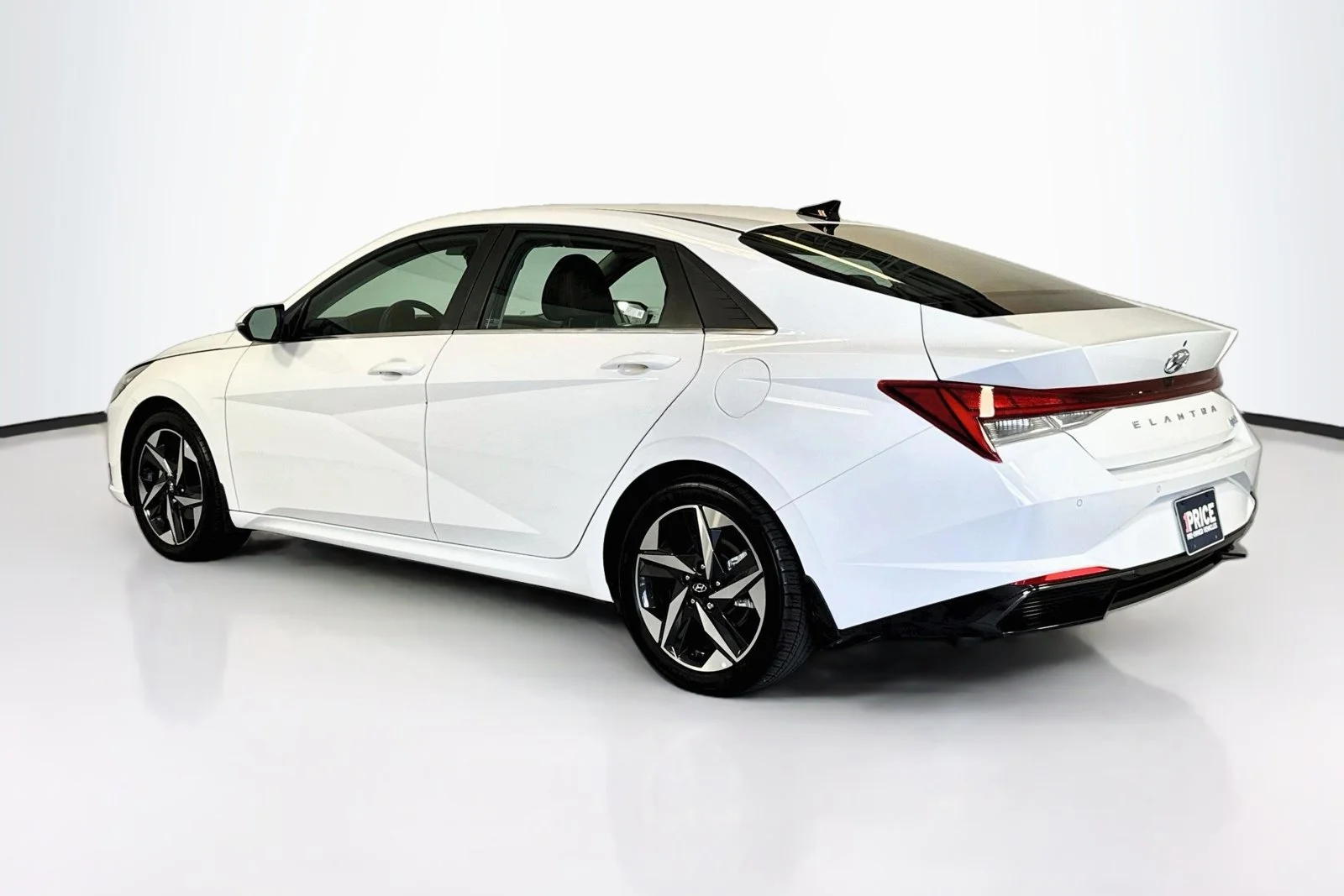 Used 2023 Ceramic White Hyundai Limited image 7