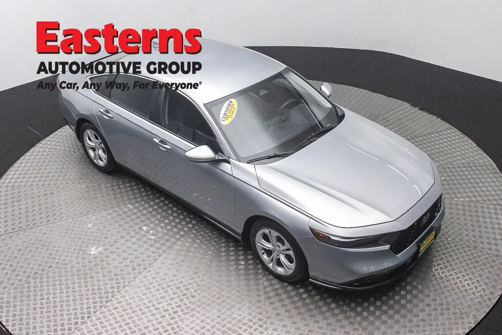 Used 2025 Silver Honda LX image 3