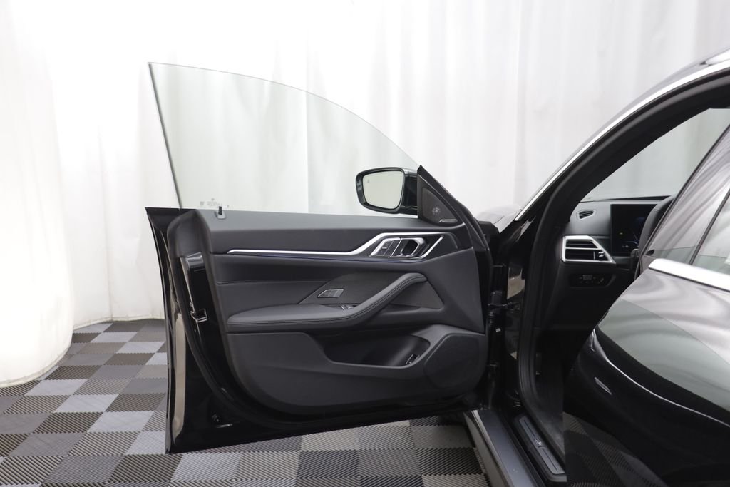 New 2026 Black Sapphire Metallic BMW xDrive40 image 5