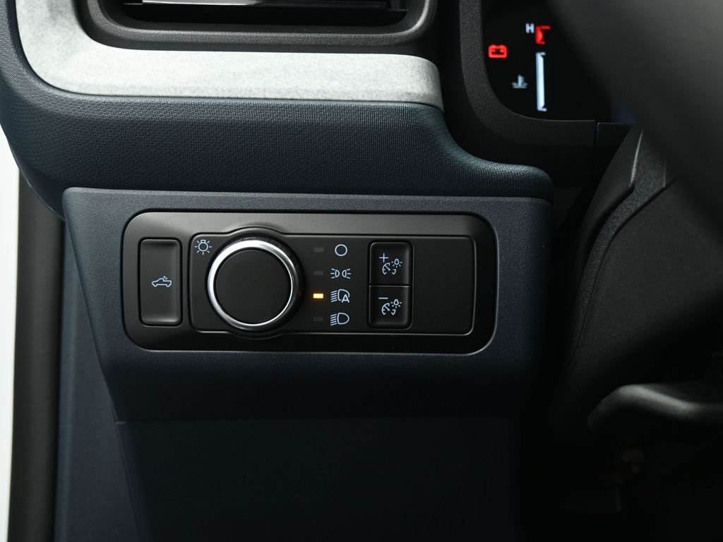 New 2026 Oxford White Ford XLT image 11