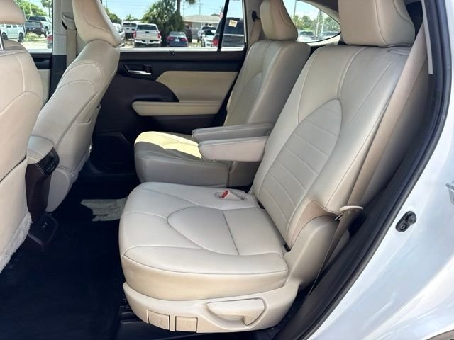 2021 Toyota Highlander XLE - Photo 12