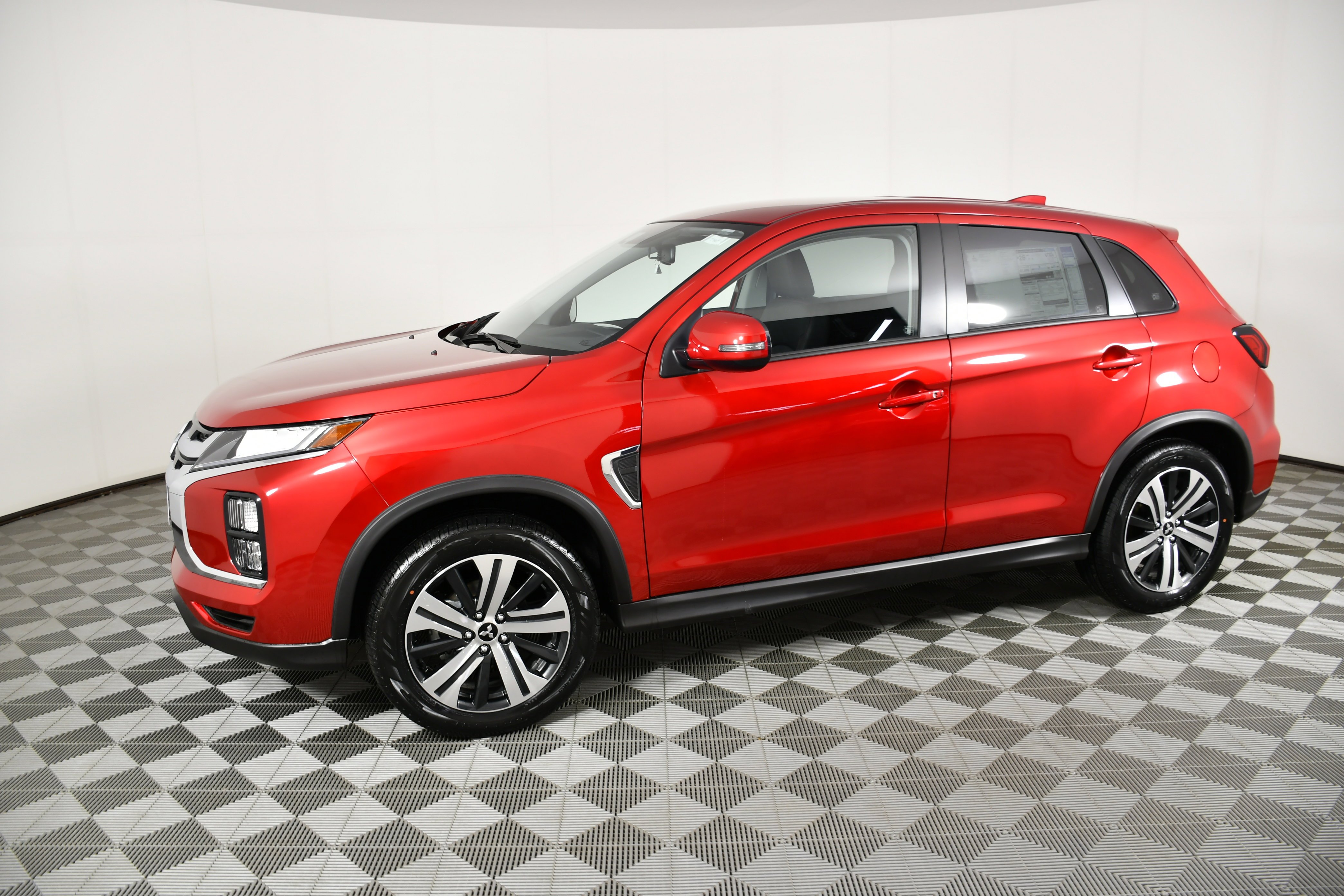 New 2026 Red Diamond Mitsubishi SE image 9
