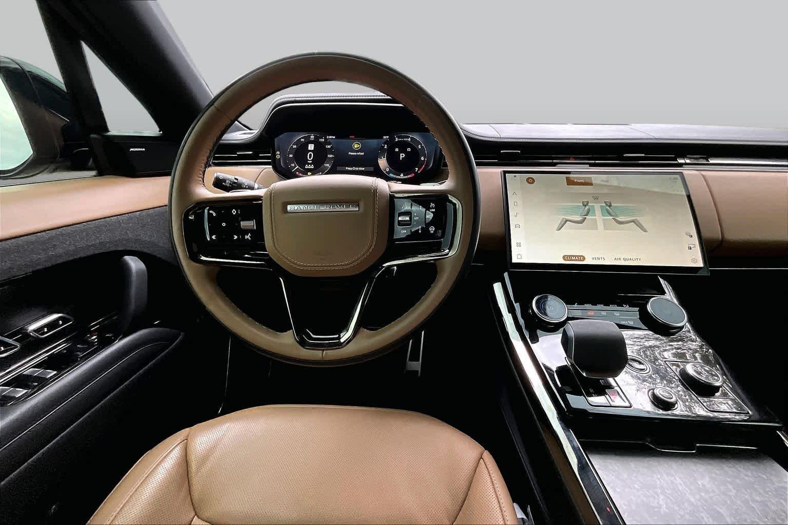 Used 2023  Land Rover SE Dynamic image 6