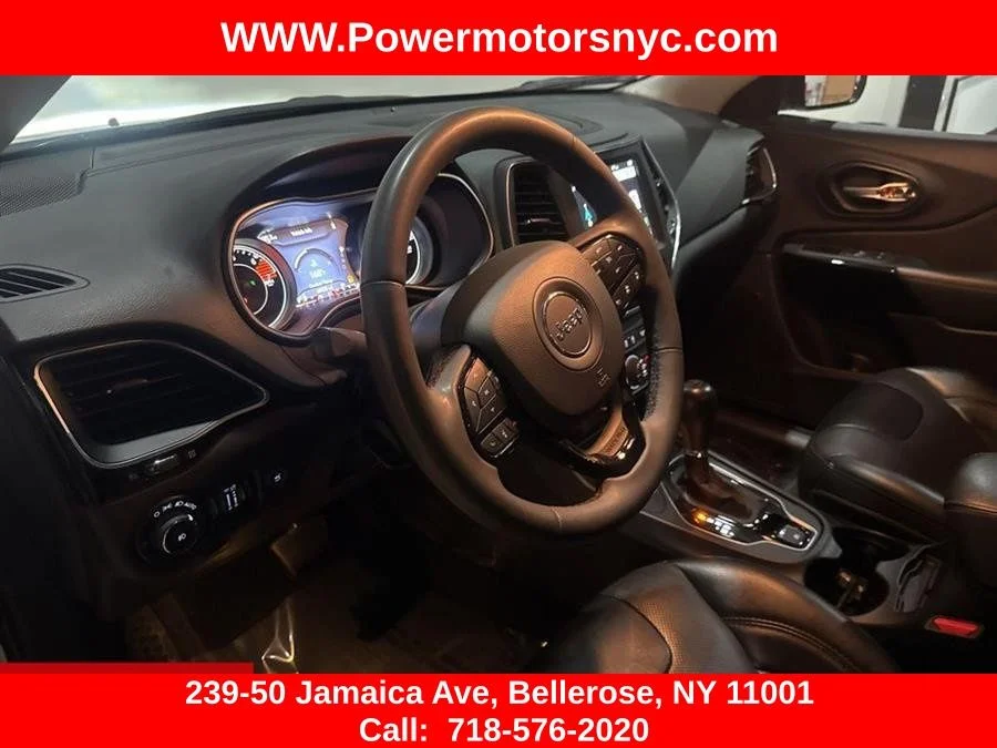 Used 2023 White Jeep Altitude image 28