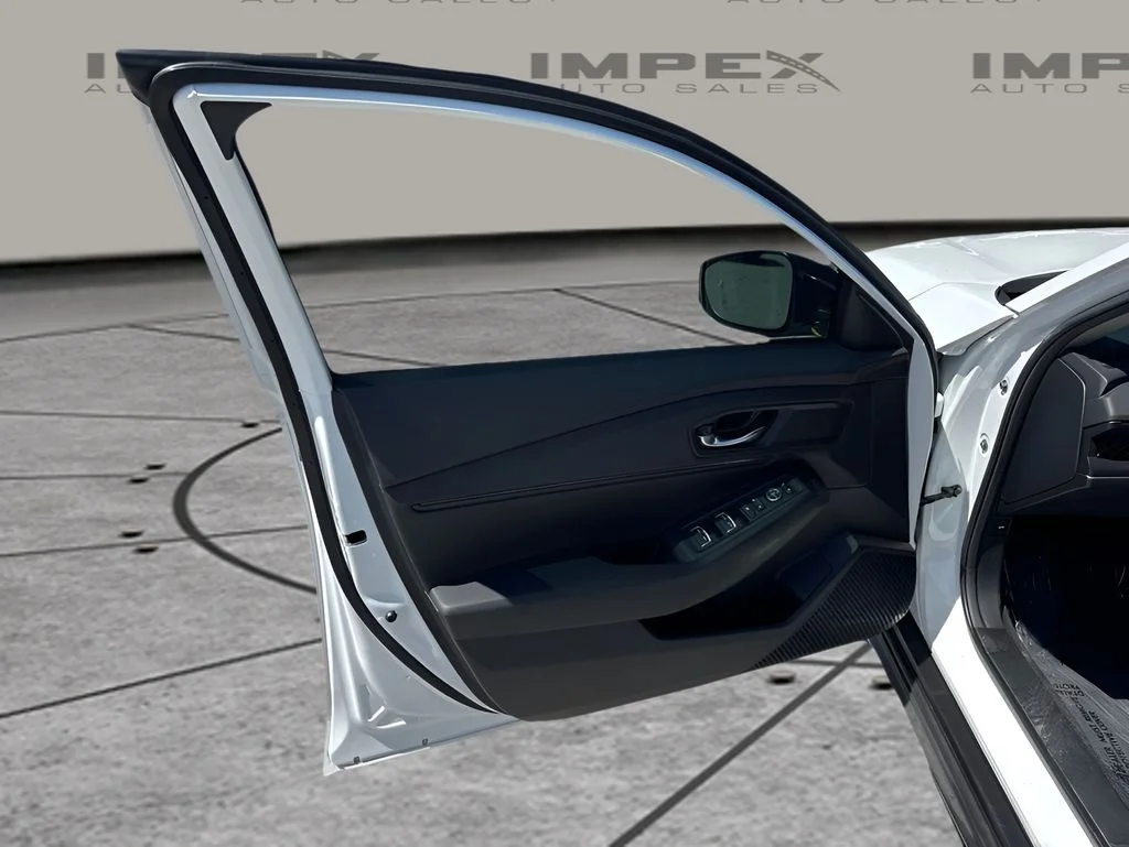 Used 2025 White Honda SE image 25