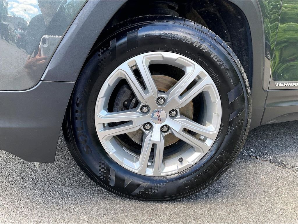 Used 2018 Gray GMC SLE image 22