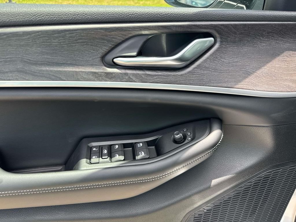 New 2026 Silver Zynith Exterior Paint Jeep Altitude image 41