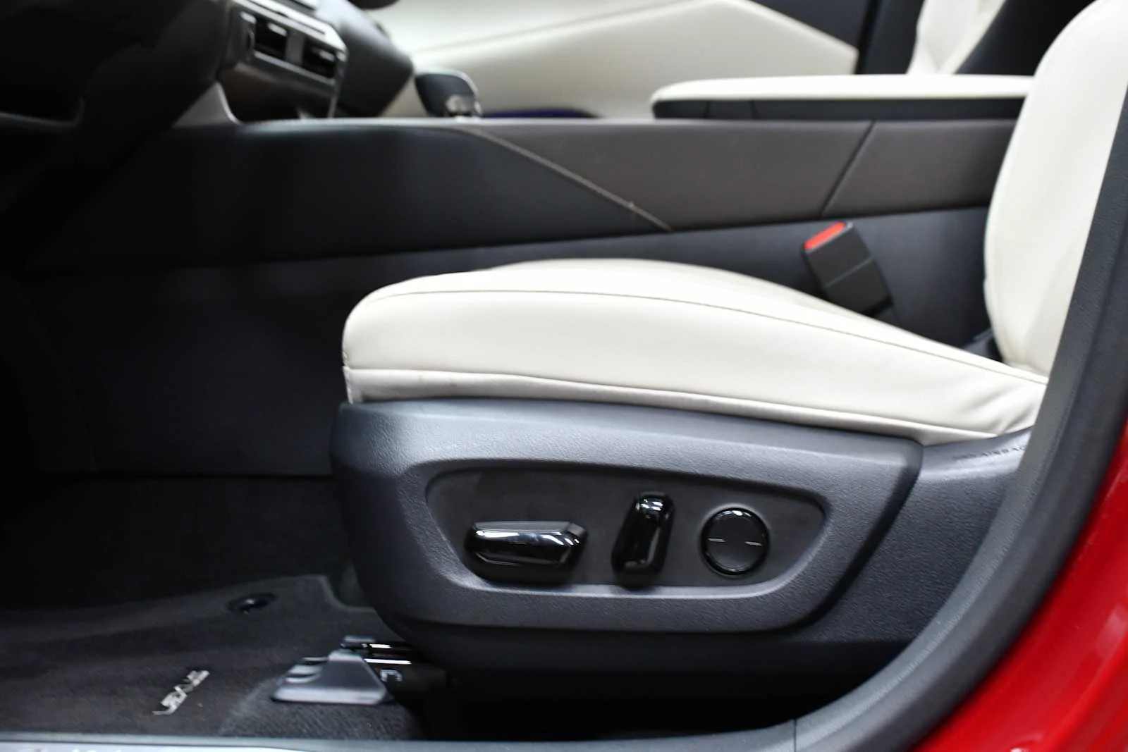 Certified Used 2025 MATADOR RED MICA Lexus Premium Plus image 15