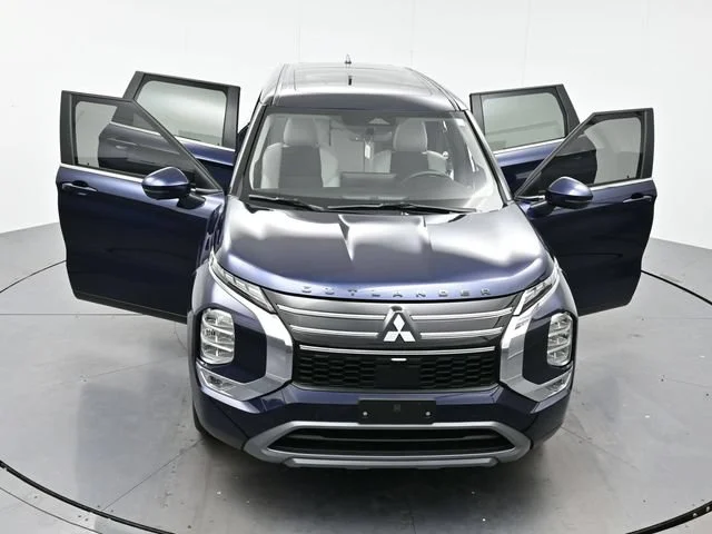 Used 2025 Cosmic Blue Met Mitsubishi SE image 42