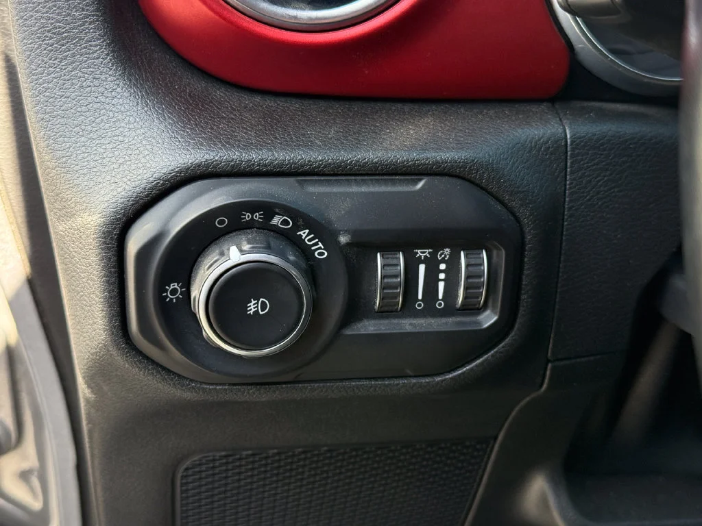 Used 2021  Jeep Unlimited Rubicon image 26