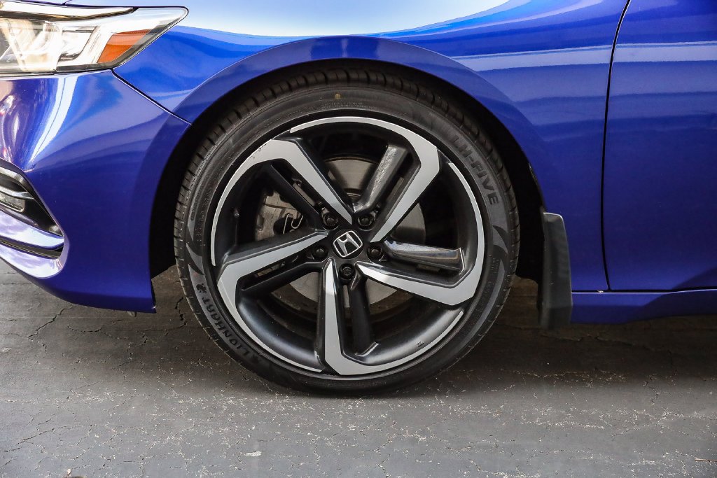 Used 2020 Still Night Pearl Honda Sport image 6
