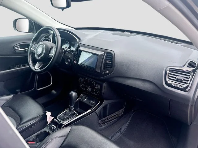 Used 2021 Silver Jeep Latitude image 26