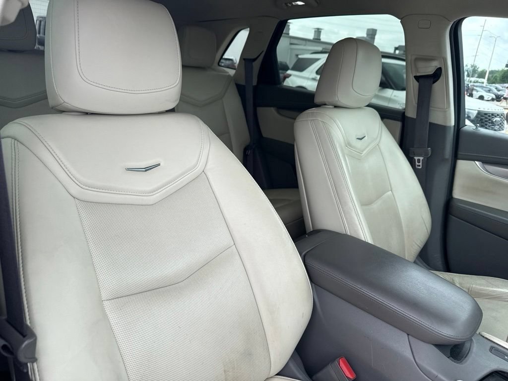 Used 2017 Radiant Silver Metallic Cadillac Luxury image 17