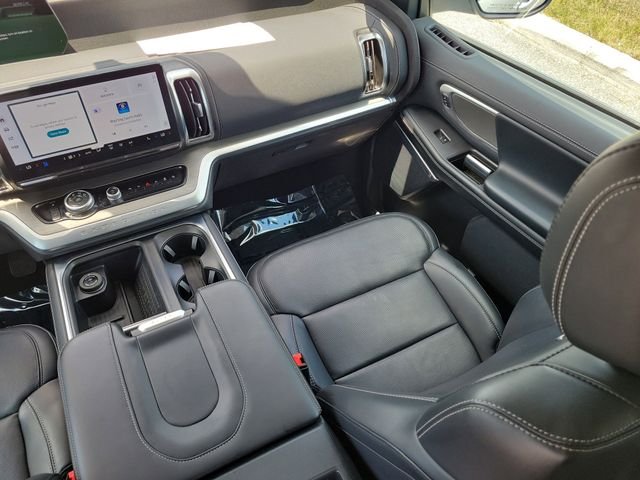 Used 2025 White Ford Platinum image 14