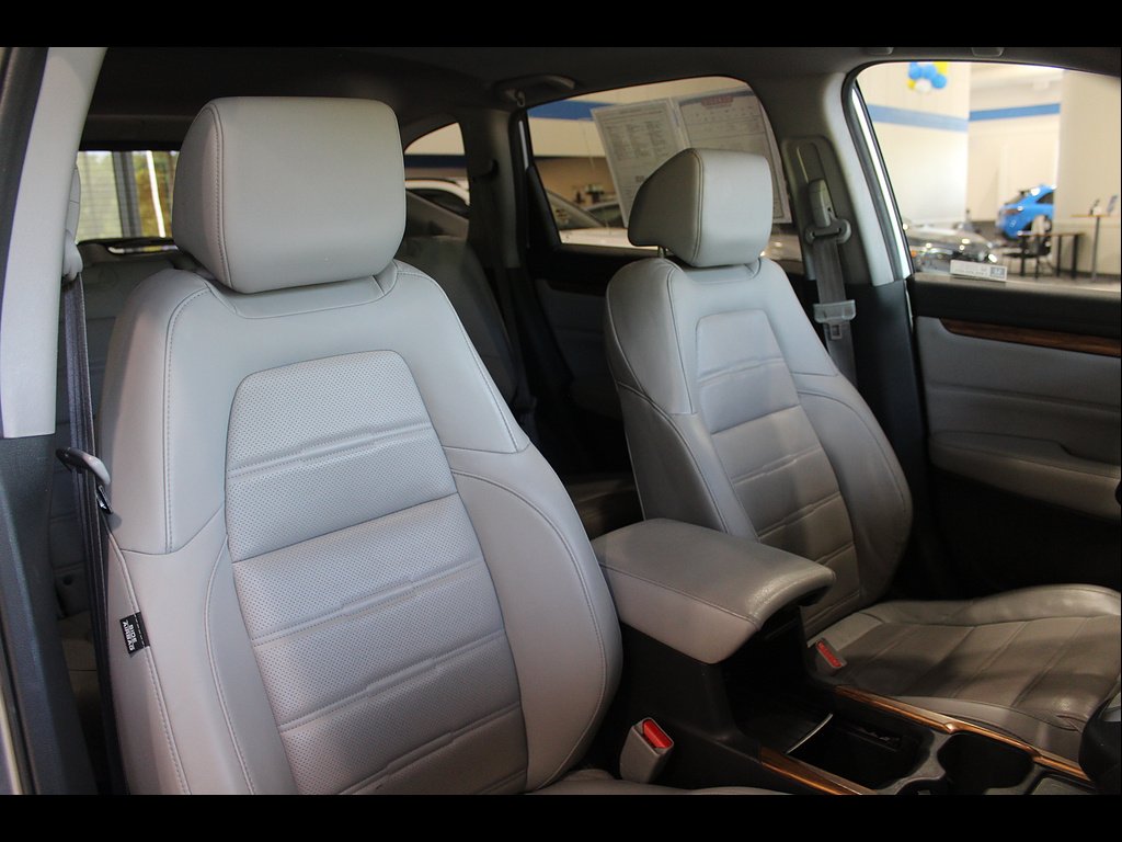 Used 2020 Lunar Silver Metallic Honda Touring image 22