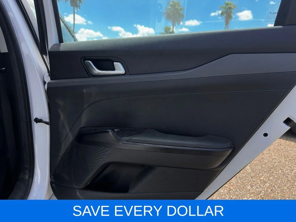Used 2022 White Kia LXS image 13
