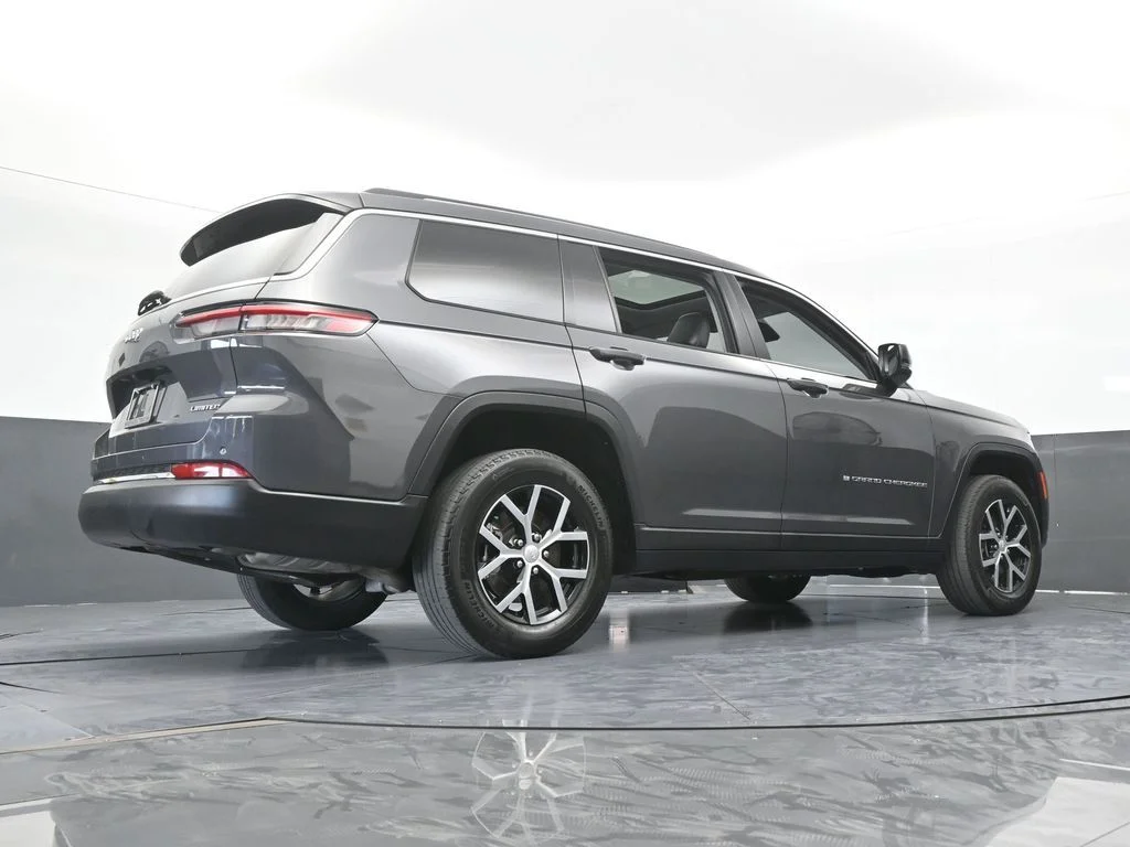 Used 2023 Baltic Gray Metallic Clearcoat Jeep Limited image 64