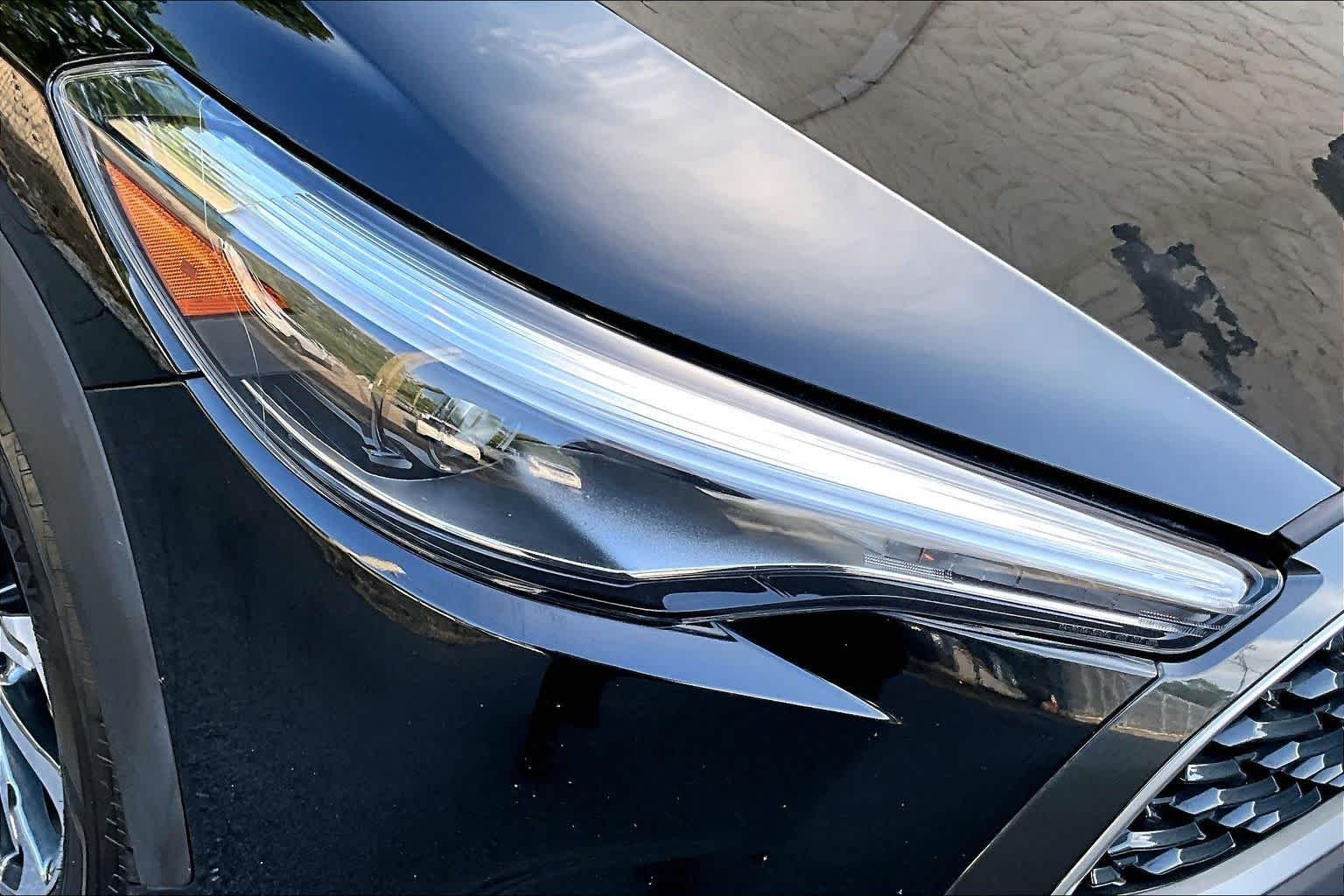 Used 2025 Jet Black Toyota XLE image 28