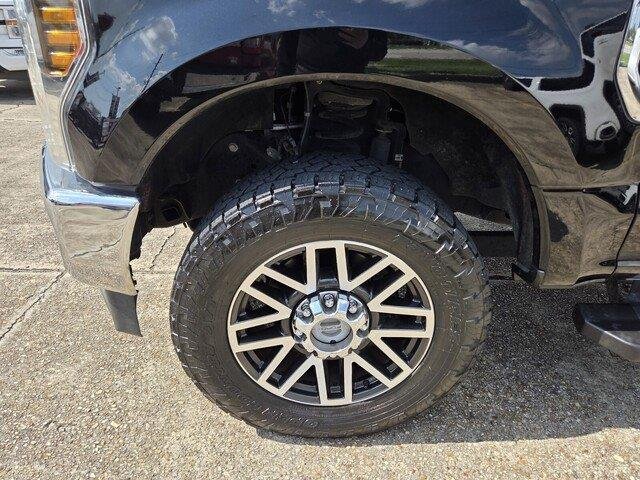 Used 2019 Agate Black Metallic Ford LARIAT image 11