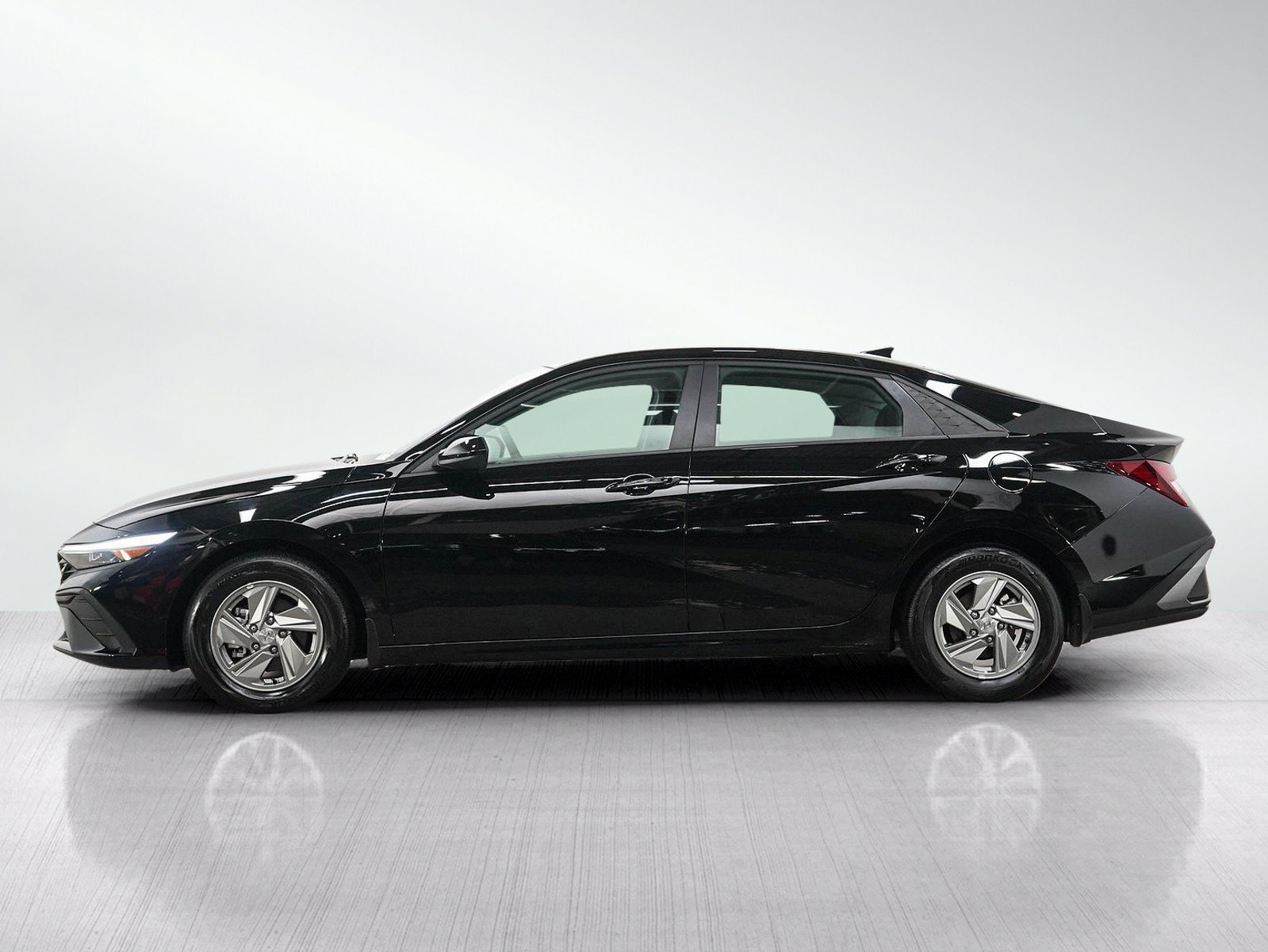 Certified 2026 Hyundai Elantra SE with VIN KMHLL4DG9TU184561 for sale in Minneapolis, Minnesota