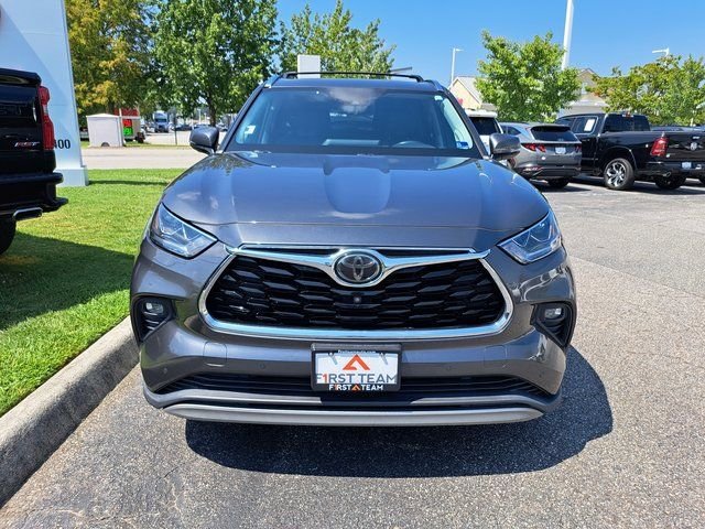 Used 2020 Gray Toyota Platinum image 3