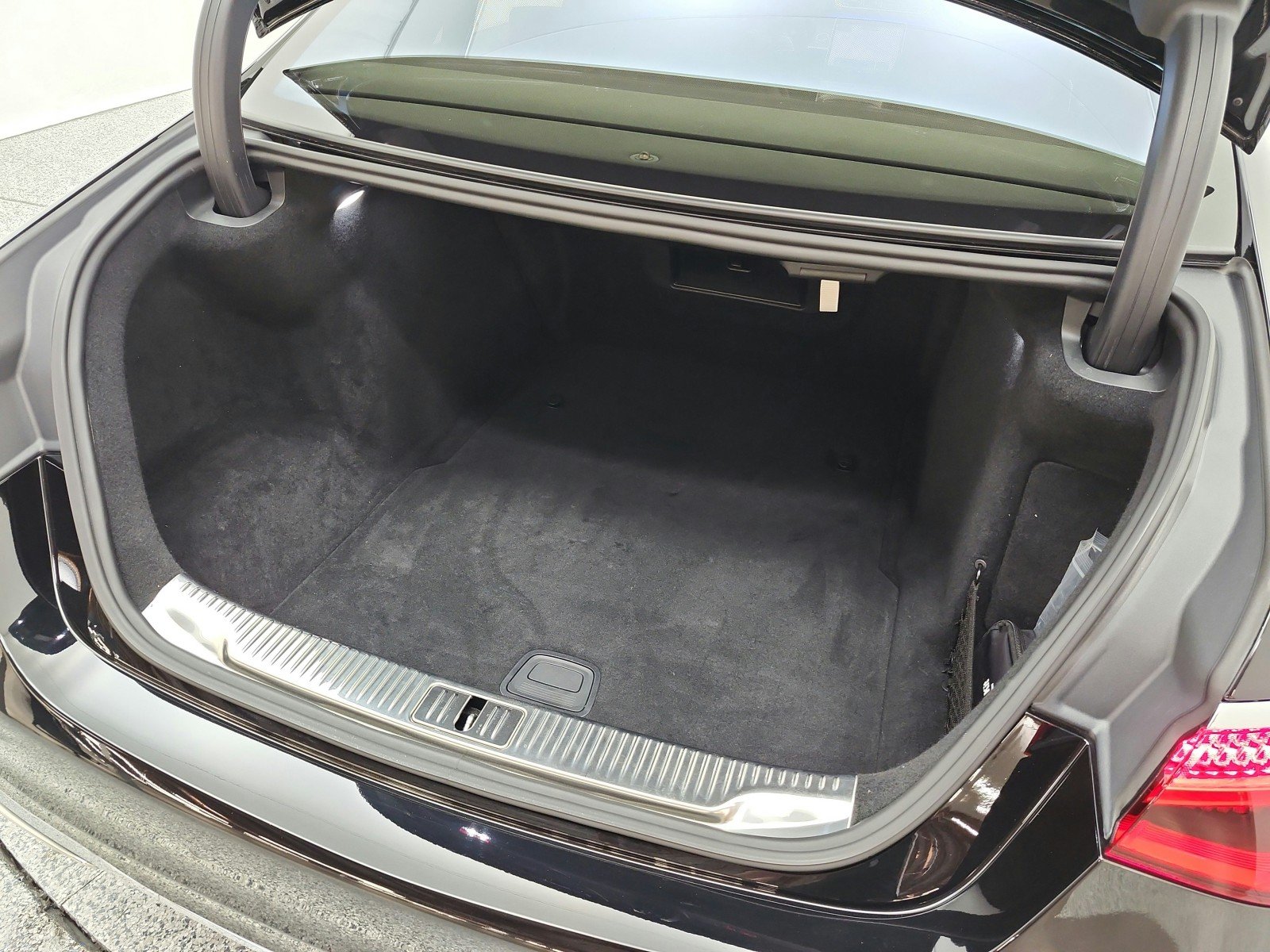 Certified Used 2022 Black Mercedes-Benz S 580 4MATIC® Sedan image 22