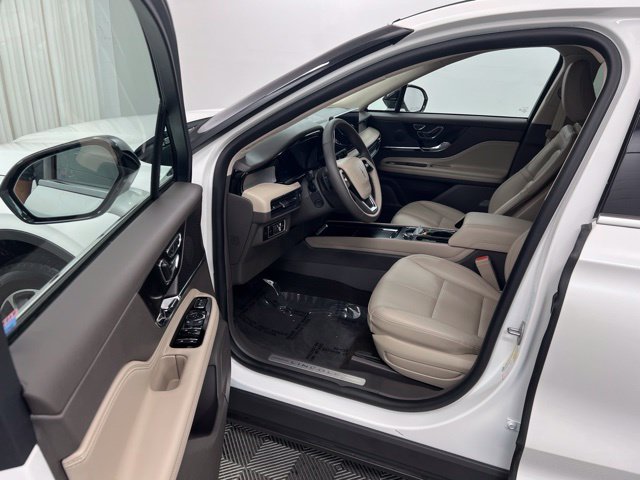 Used 2023 White Lincoln Standard image 12