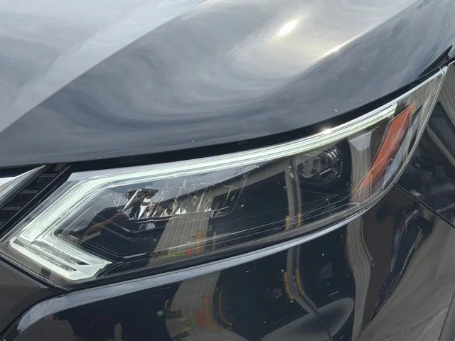 Used 2022 Black Nissan SL image 11