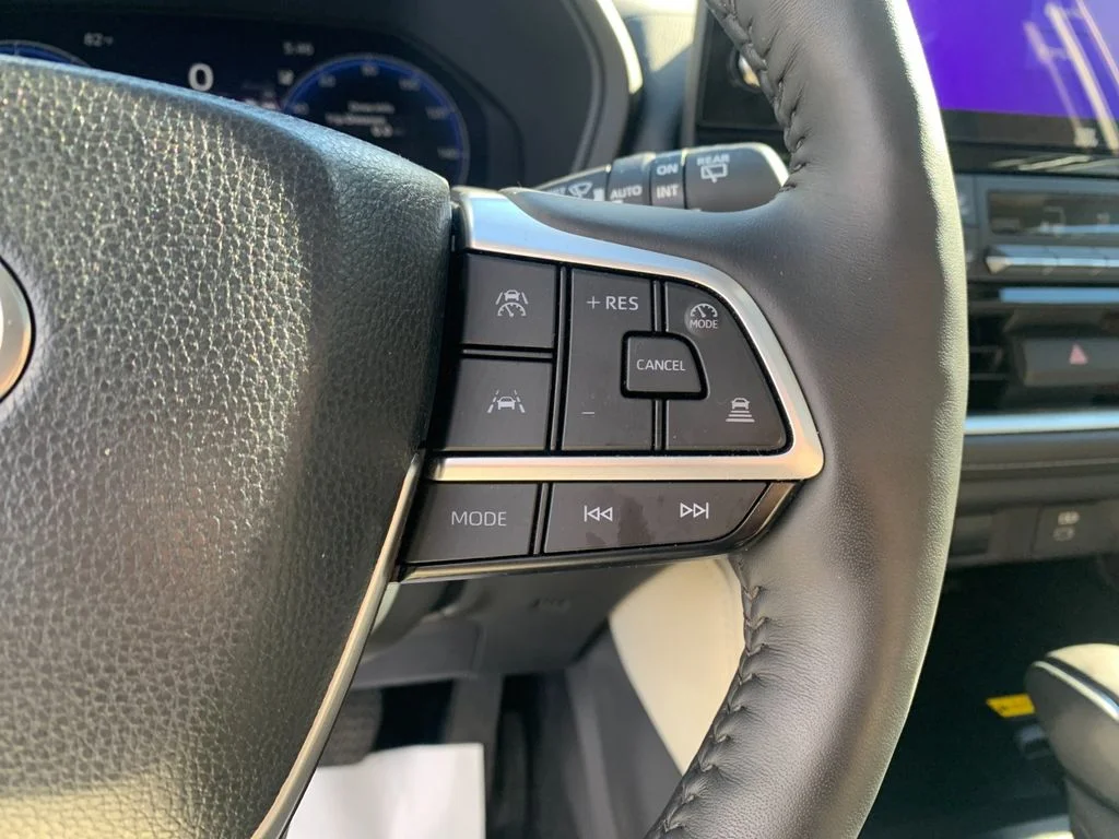Used 2025  Toyota Platinum image 31