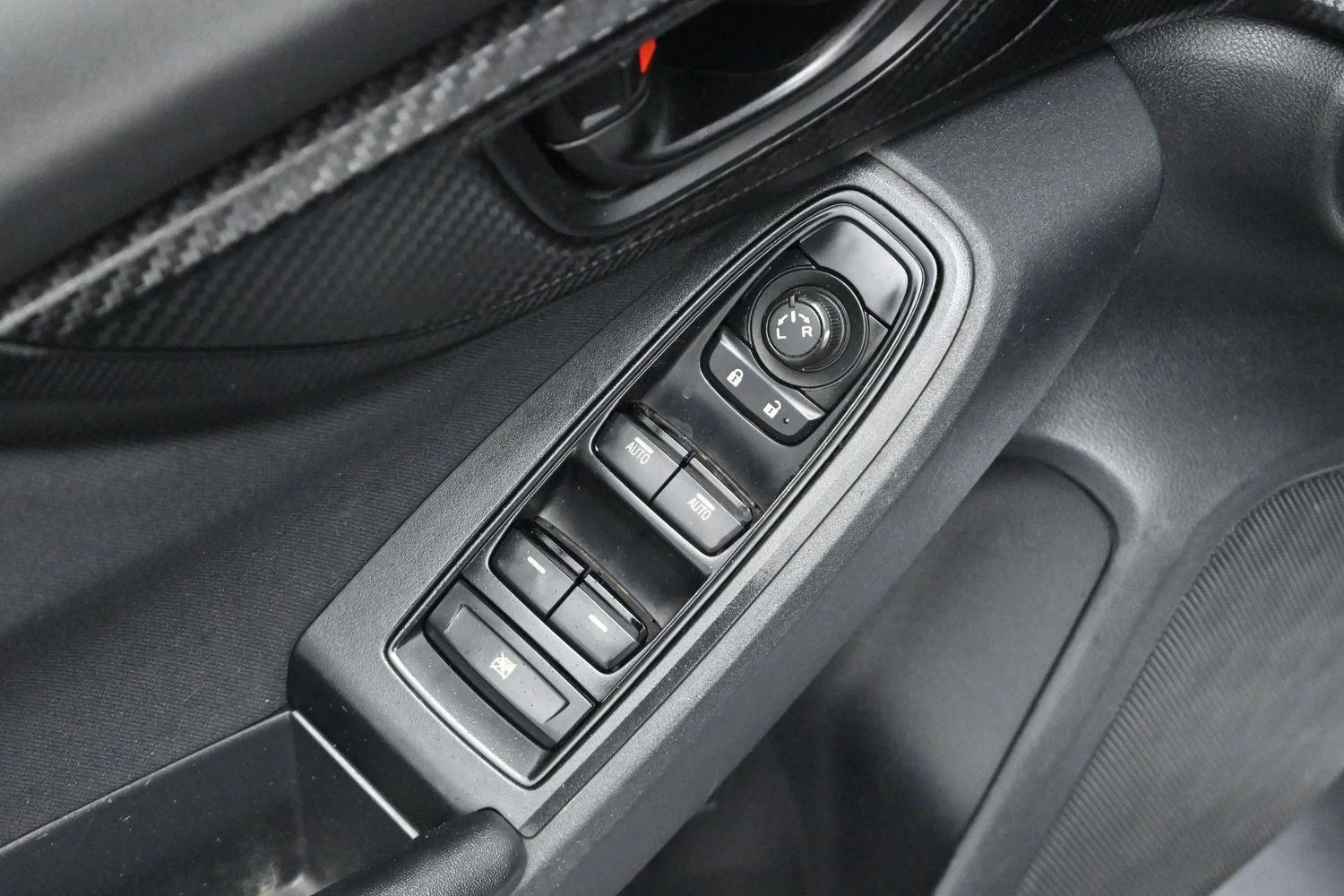 Used 2019 Ice Silver Metallic Subaru Premium image 10