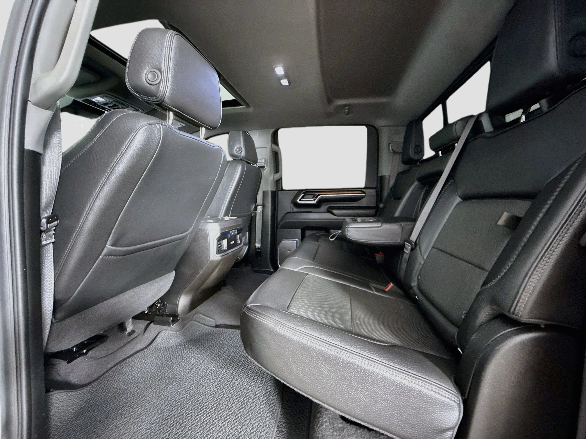 Used 2024 Summit White GMC Denali DRW image 27