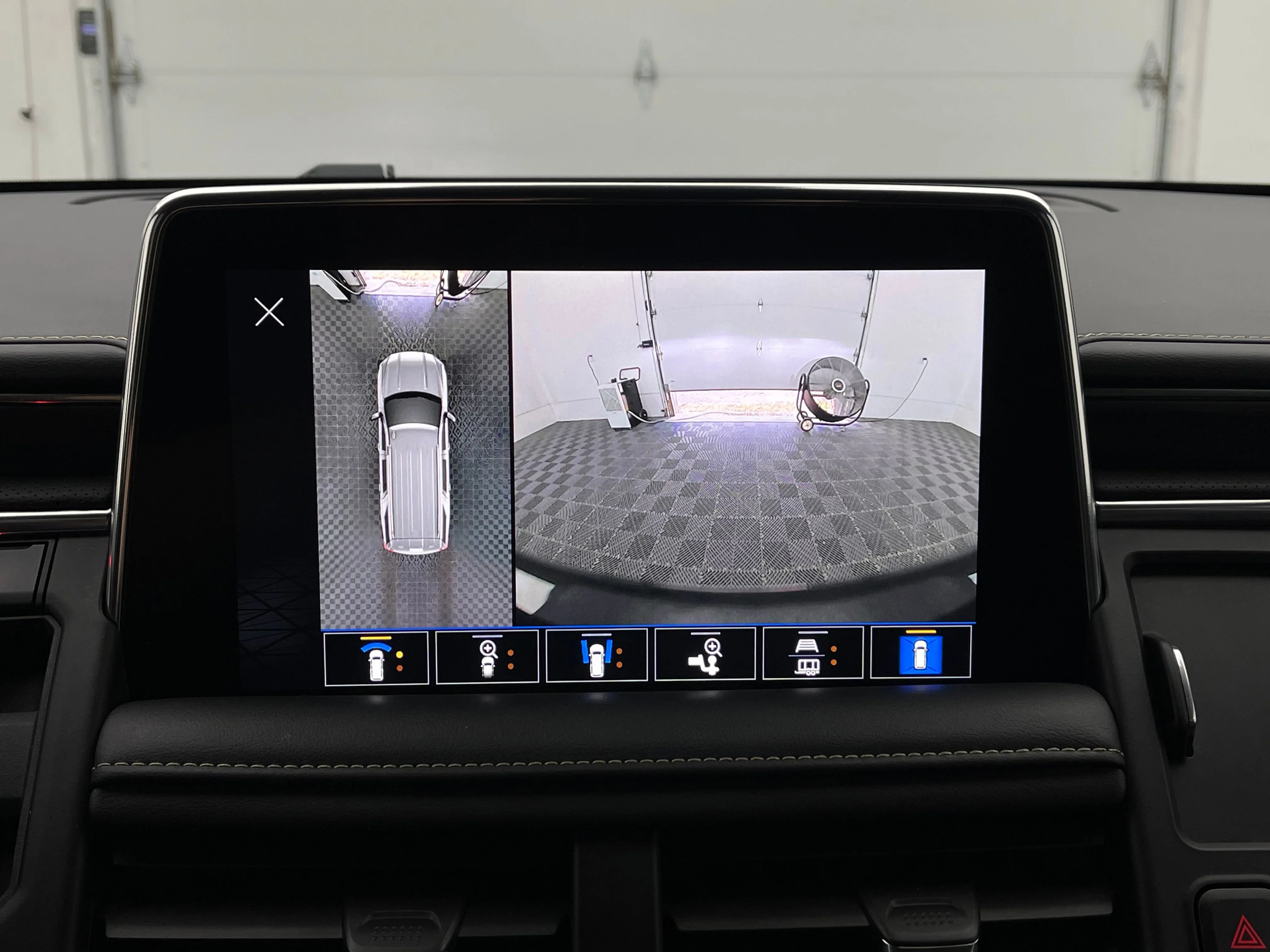 Used 2024 White Frost Tricoat GMC SLT image 4