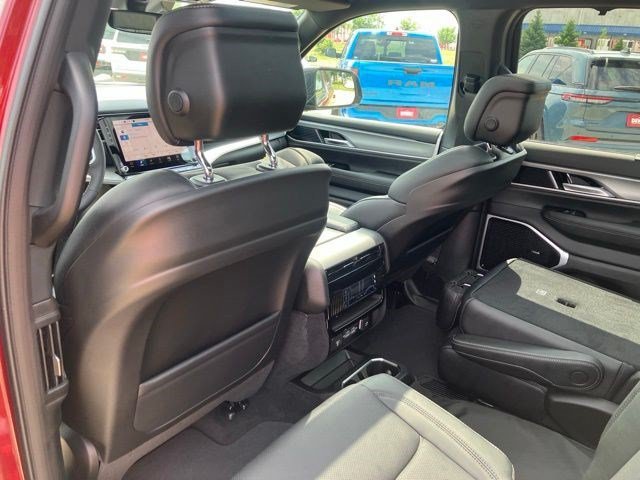 New 2026 Velvet Red Pearl-Coat Exterior Paint Jeep Limited Reserve image 23