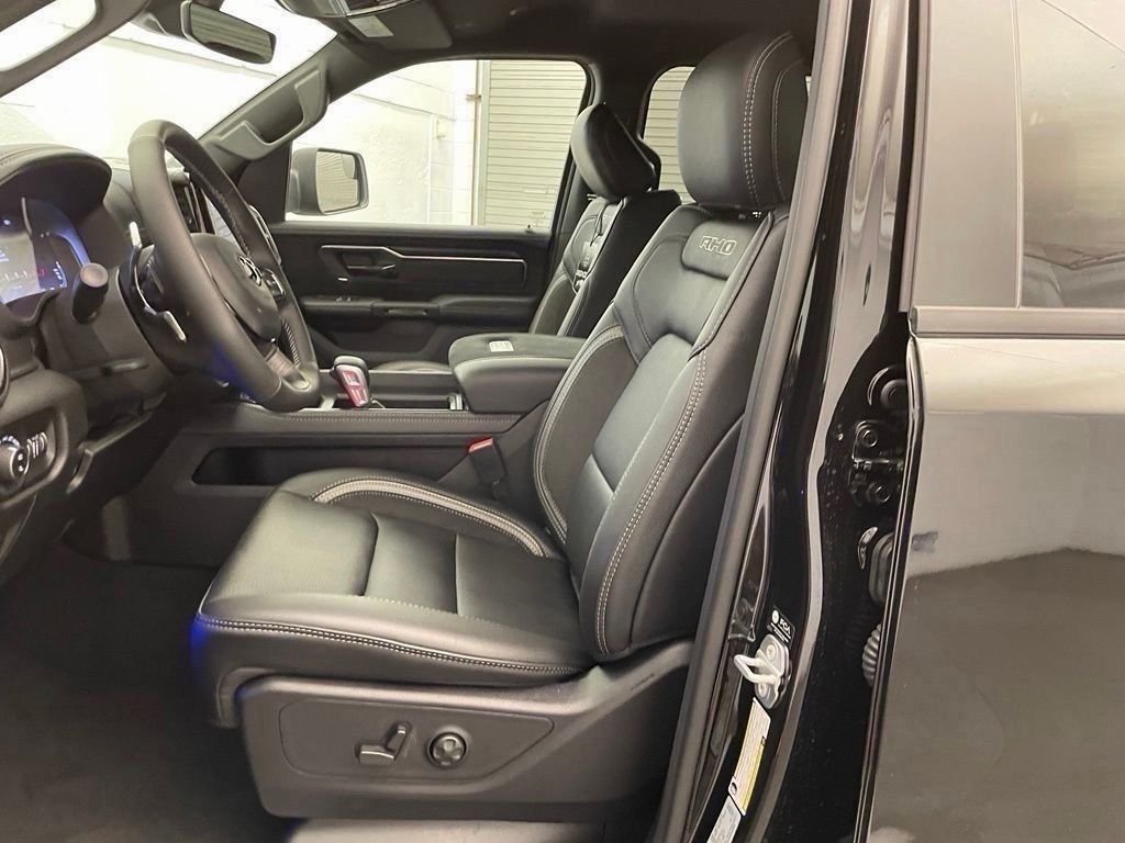 New 2026 Diamond Black Crystal Pearl-Coat Exterior Paint RAM RHO image 18