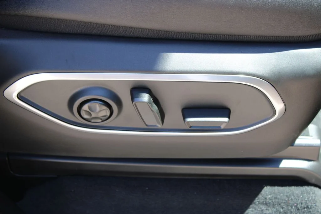 New 2026 Silver-Zynith Exterior Paint Jeep Limited Reserve image 14