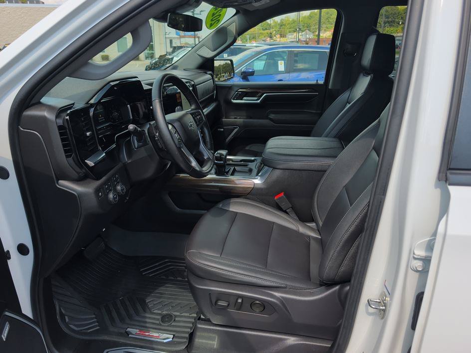 Used 2024 Summit White Chevrolet RST image 8
