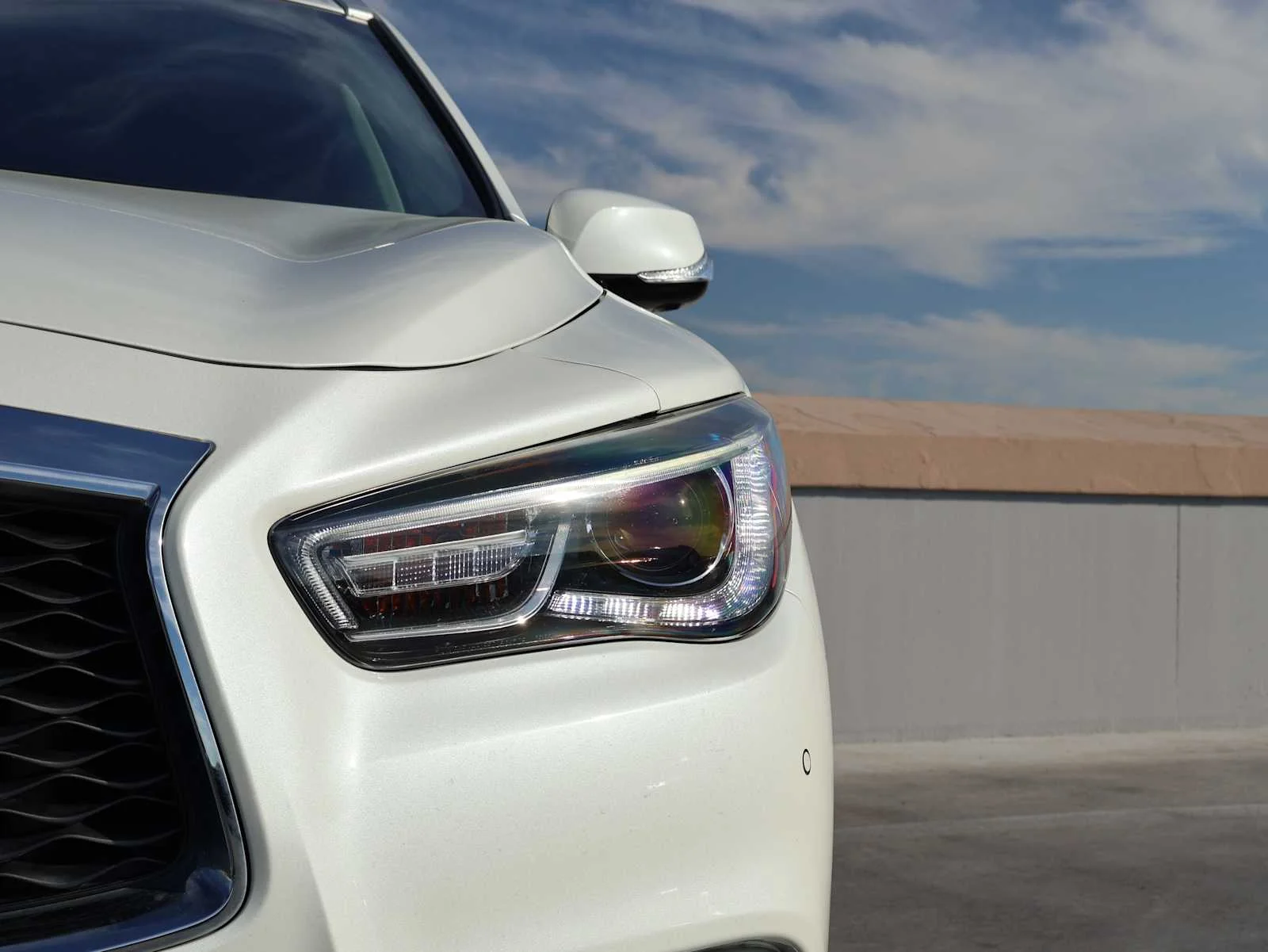 Certified Used 2019 Majestic White INFINITI LUXE image 7