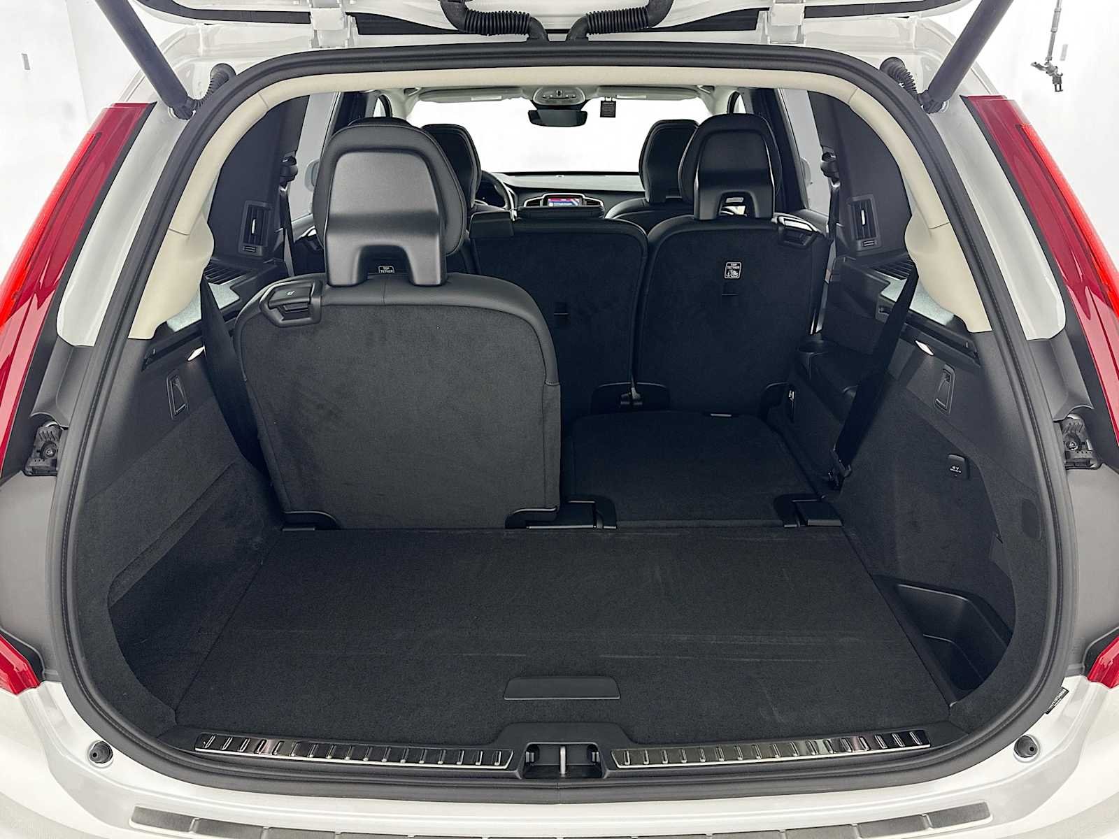 Certified Used 2025 Crystal White Volvo Plus image 22