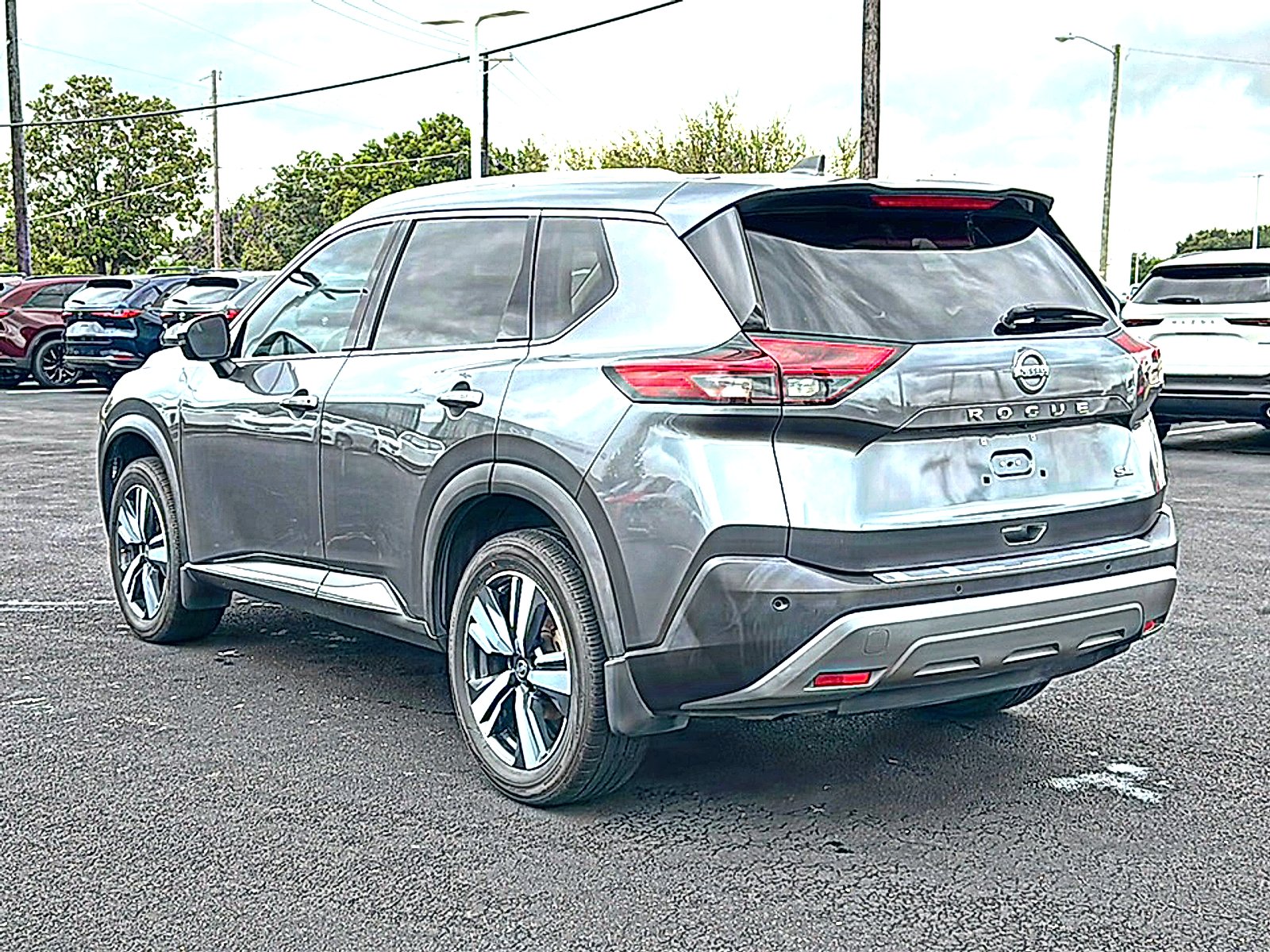 Used 2021 Gun Metallic Nissan SL FWD image 6