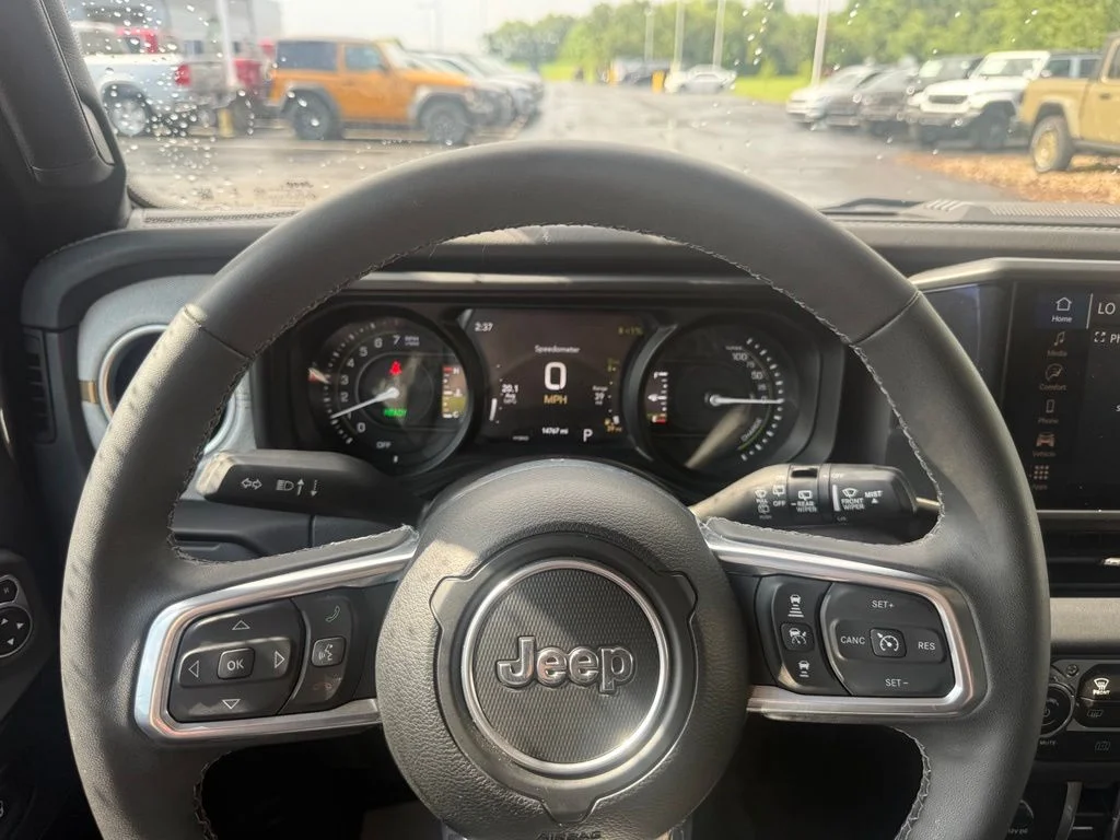 Used 2025 Gray Jeep Sahara 4xe image 25