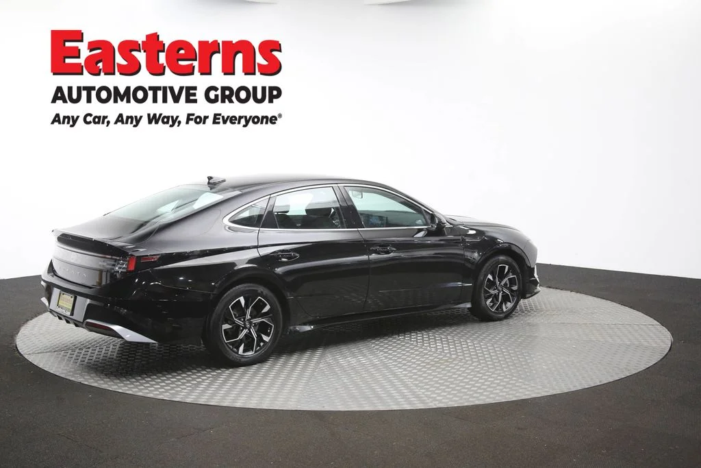 Used 2025 Black Hyundai SEL image 43