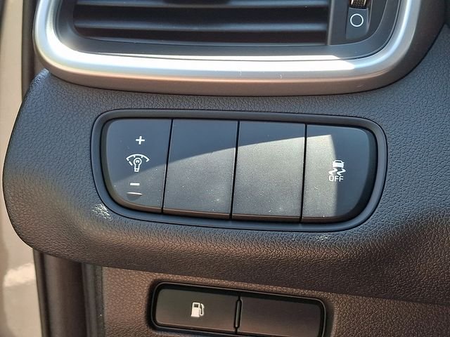 Used 2016 Silver Kia LX image 23