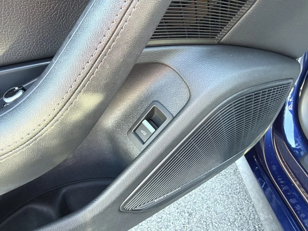 Used 2019 Navarra Blue Metallic Audi  image 11