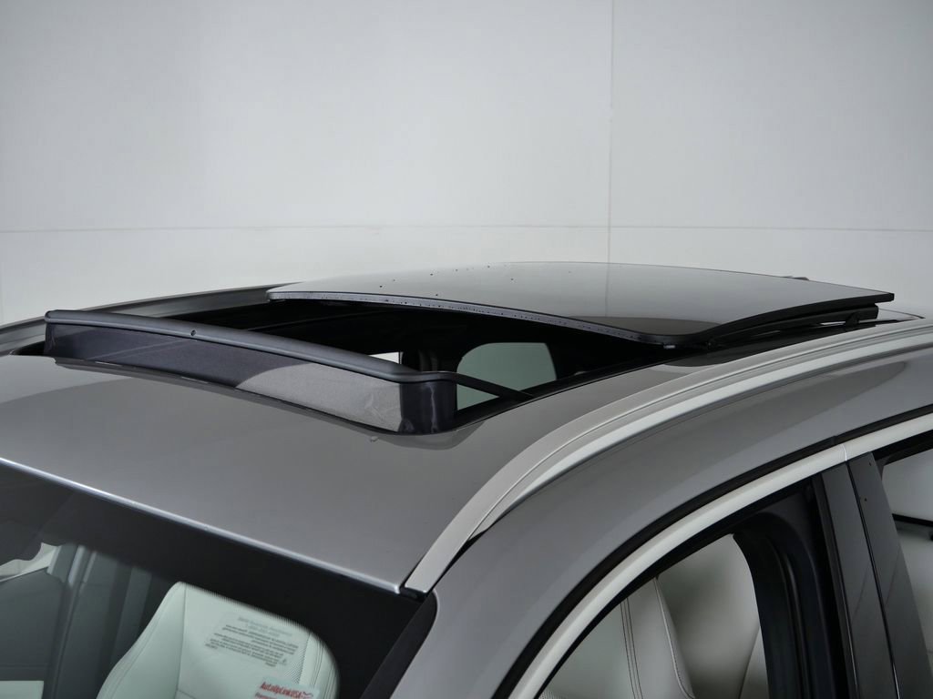 Used 2026 Space Silver Metallic BMW xDrive28i image 19