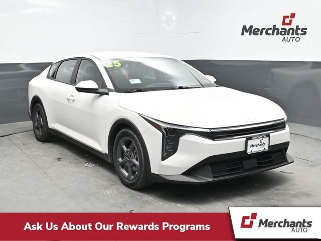 2025 Kia K4 LXS AT's photo