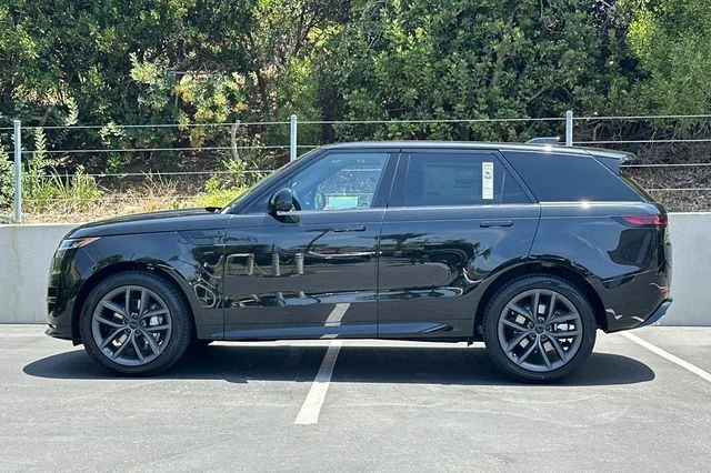 New 2026 Santorini Black Land Rover Dynamic SE image 2