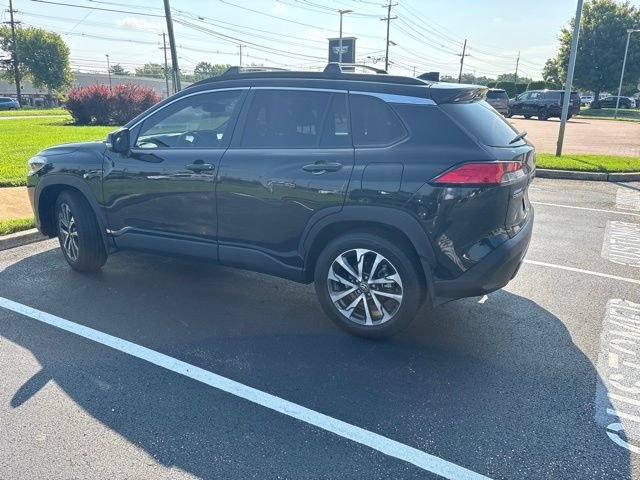 Used 2025 Black Toyota XLE image 3