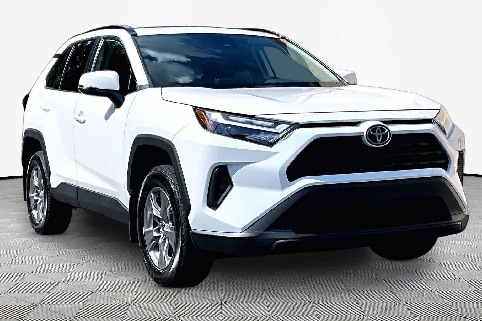 Used 2024 Ice Cap Toyota XLE image 3