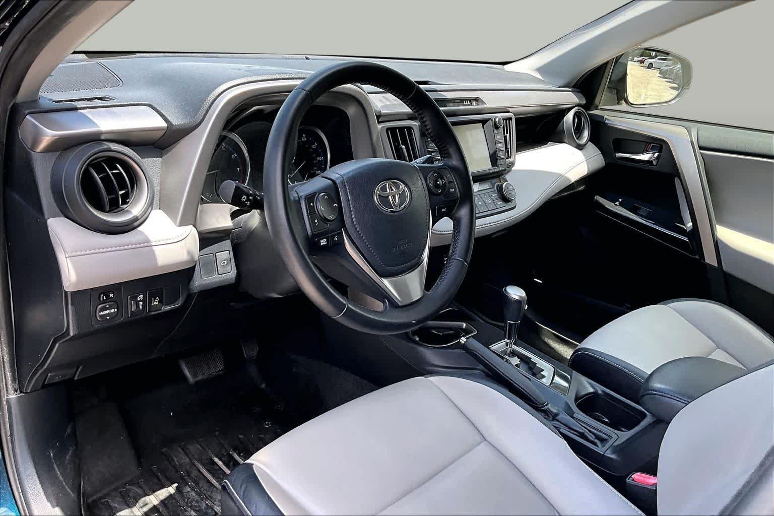 Used 2018 Galactic Aqua Mica Toyota Limited image 18