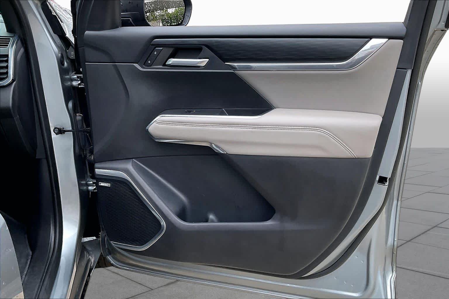 Used 2024 Sterling Metallic GMC FWD Elevation image 22